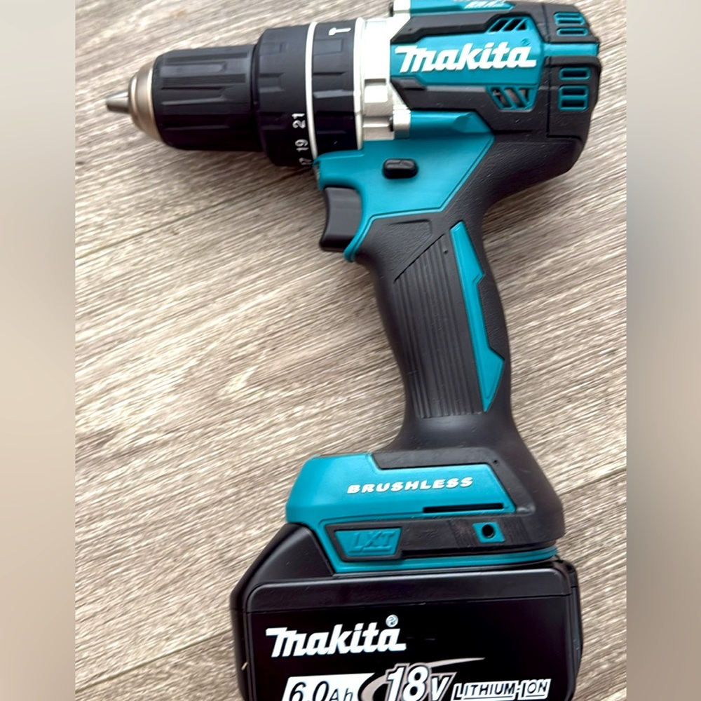 Makita 18V Cordless Drill + Battery 6.ah , new never used